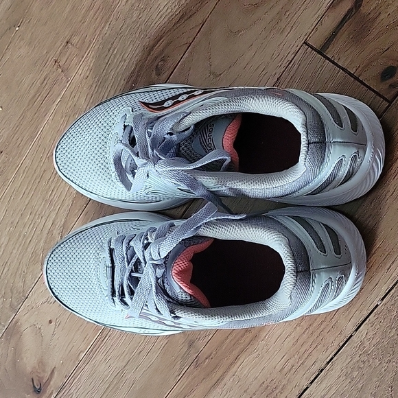 Womens tennis shoes size 8 - Picture 1 of 3